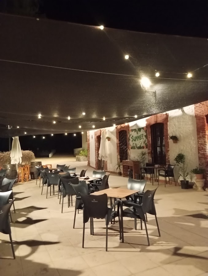 Bar la piscina Bentarique