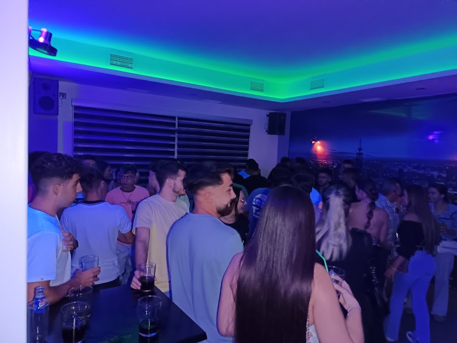 Cafe Pub New Majo